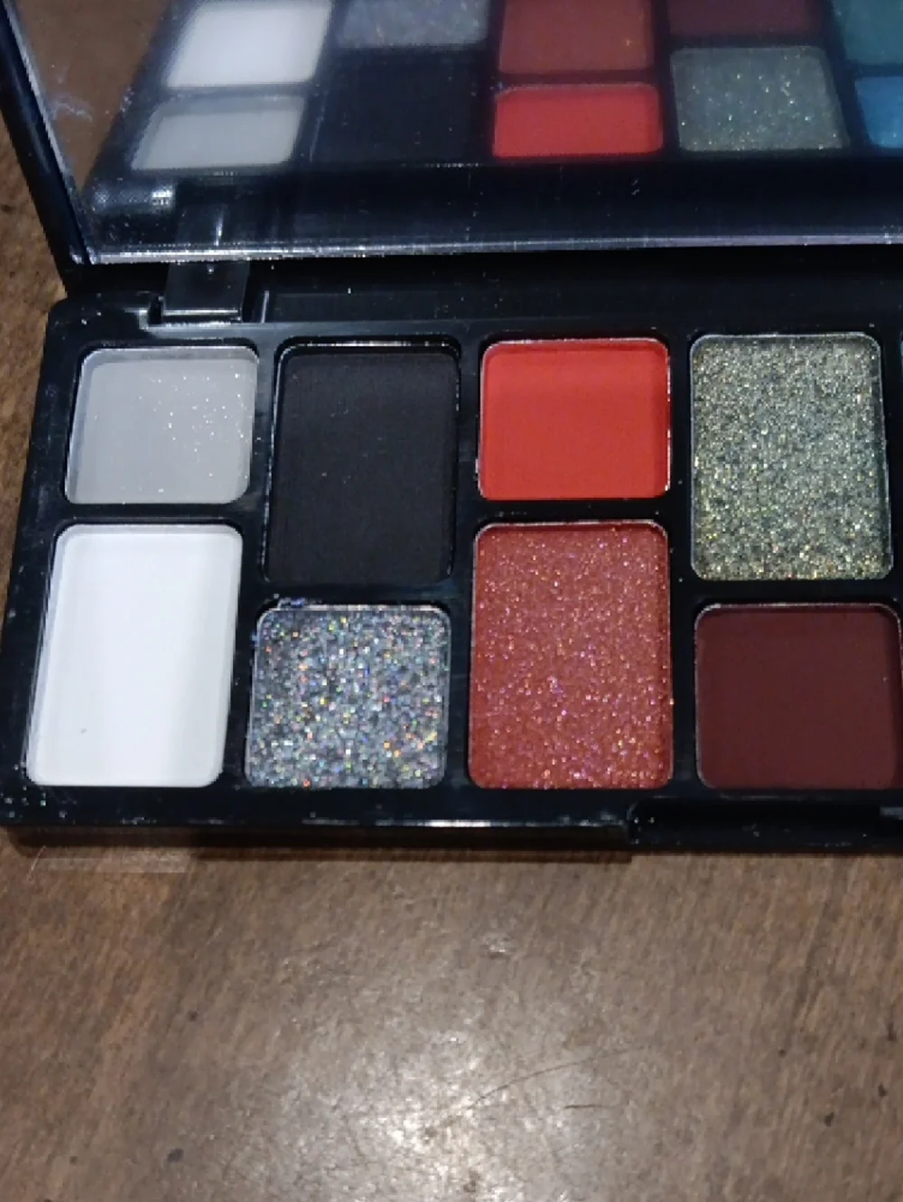 Vibrant Multi-Finish Eyeshadow Palette - Bold Blues, Greens & Purples